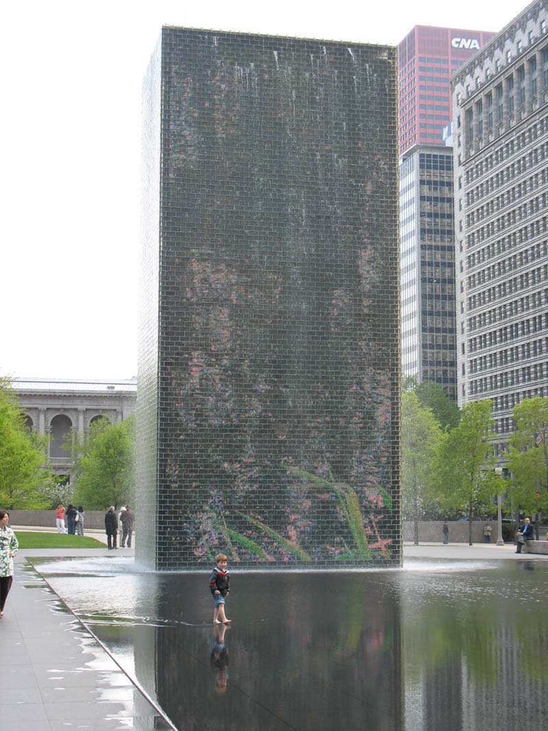 mc2008-039crownfountain.jpg