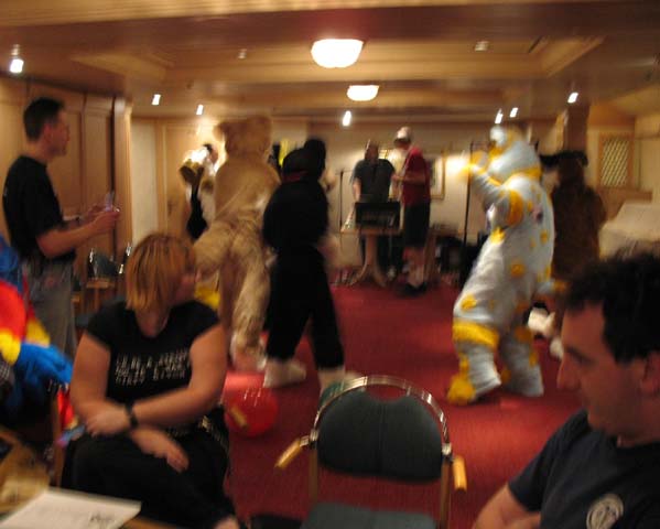 033-fursuitdance.jpg