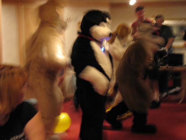 036-fursuitdance.jpg