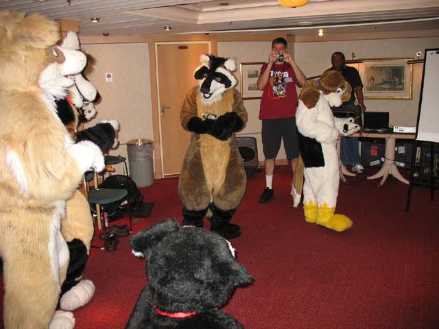 039-fursuitdance.jpg