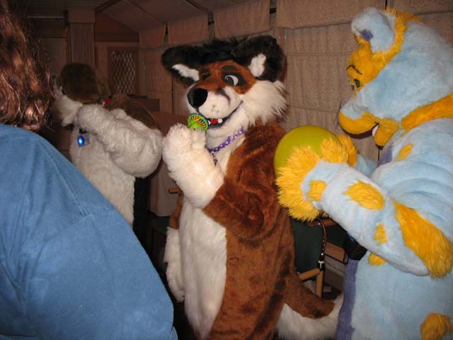 044-fursuitdance.jpg