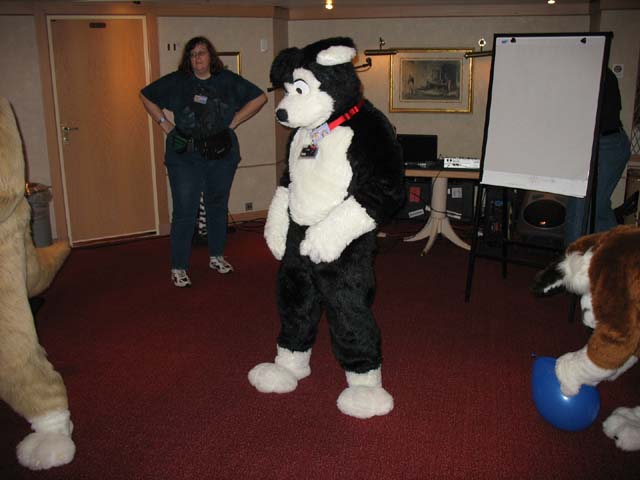 053-fursuitdance.jpg